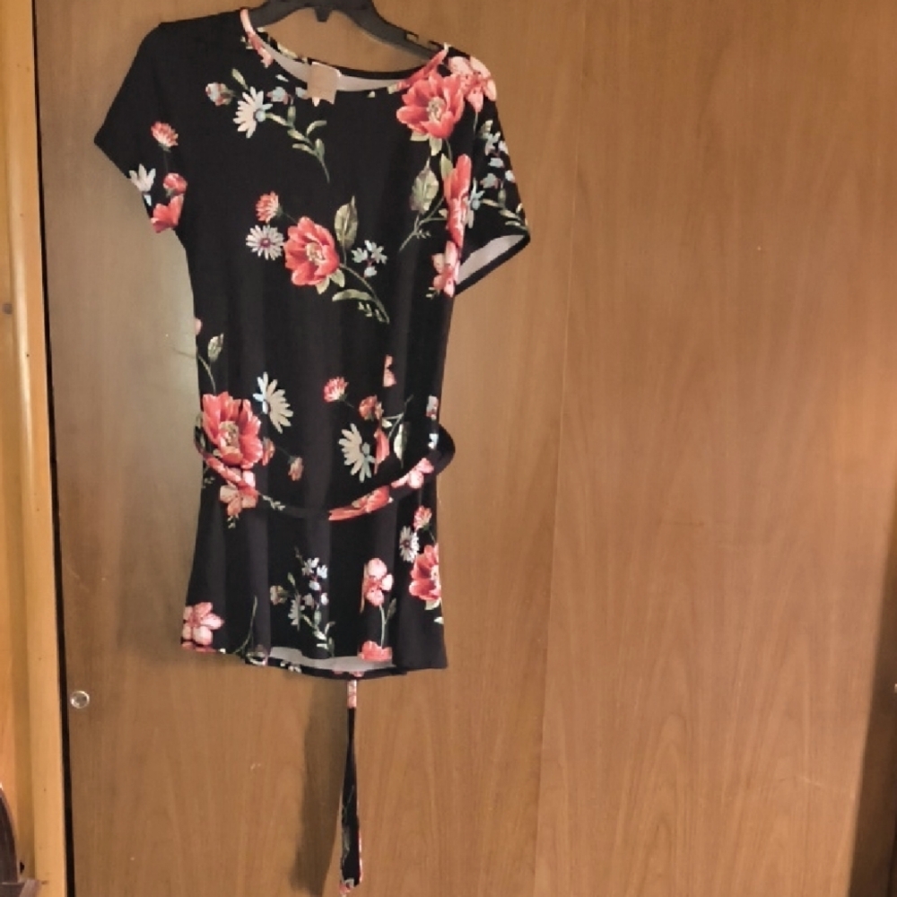 TOP FASHION OF NY Floral Black Top with Belt No Size Tag